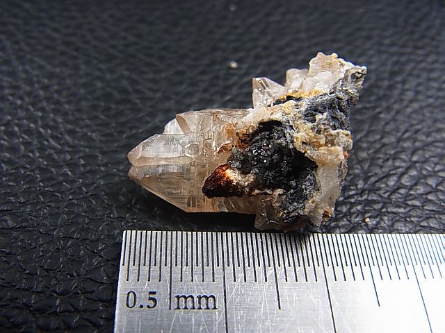 画像: モロッコ産セルサイト（蛍光白鉛鉱）原石 8.1g