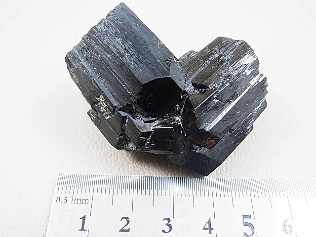 画像: ナミビア・エロンゴ産ショールトルマリン原石（双晶） 74.3g
