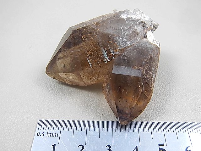 画像: ベトナム・カインホア産スモーキー水晶（シトリンカラー/双晶/ルチル入り） 61.1g