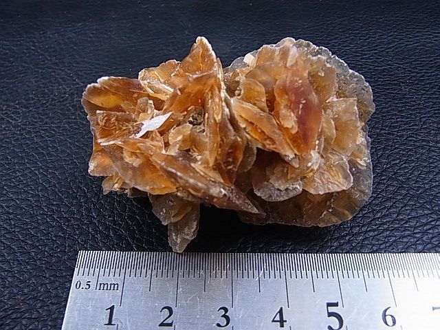画像: ダルネゴルスク産雲母仮晶カルサイト原石 50.2g