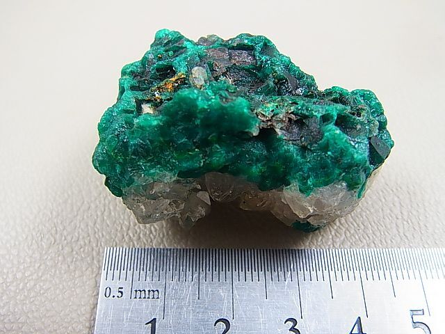 画像: ナミビア・ツメブ産ダイオプテーズ原石 42.7g