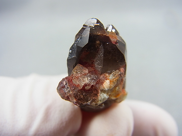 ベトナム・タインホア産アクアマリン付きスモーキー水晶 5.6g