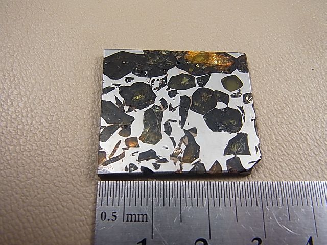 画像: ロシア産セイムチャン・パラサイト（石鉄）隕石 9.7g
