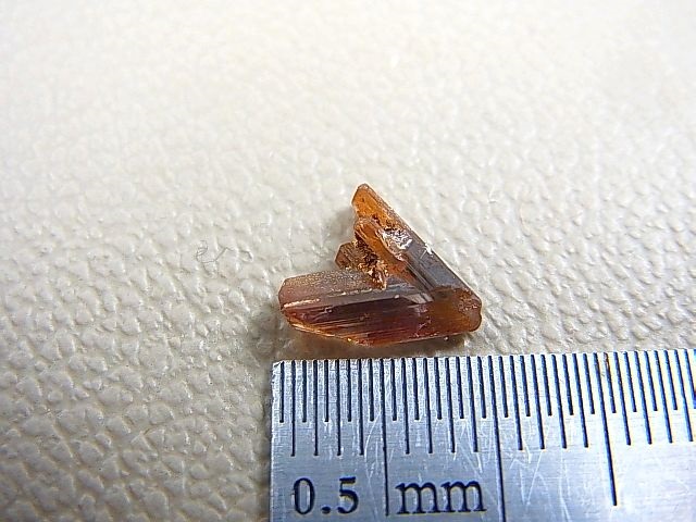 画像: トルコ産双晶ダイアスポア原石 1.4カラット