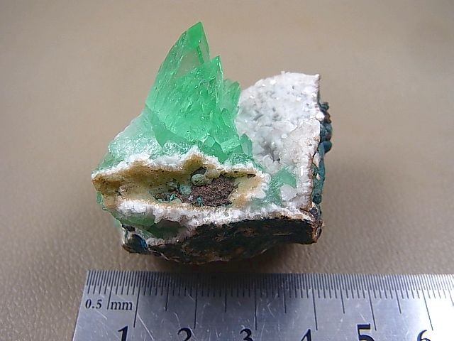 画像: グリーンアポフィライト美石結晶原石 37.0g