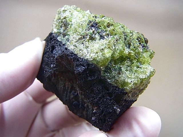 画像: ランサローテ島産オリビン原石 78.1g