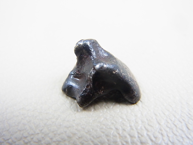 画像: シホテ・アリン鉄隕石 2.3g