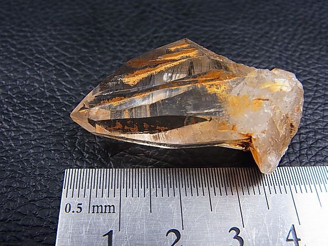 画像: ガネーシュヒマール・ヒンドゥン産ゴールデンヒーラー水晶ポイント 16.1g