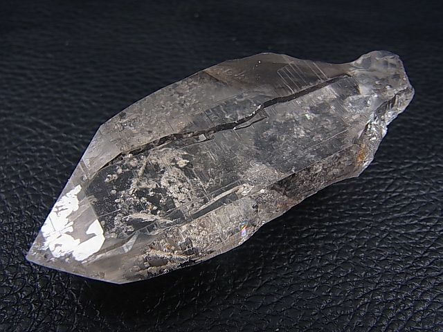 画像: ガネーシュヒマール・ティプリン産ウォータークリア水晶（バイオタイト入り） 53.2g
