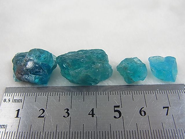 画像: マダガスカル産宝石質ブルーアパタイト原石 4点セット トータル 17.2g