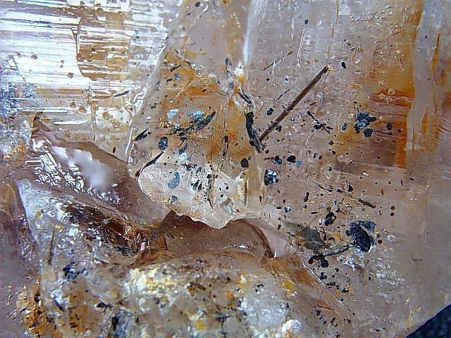 画像: キャビネットサイズ：スカルドゥ産セルフヒールド型水晶ツインポイント 887.8g