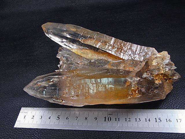 画像: キャビネットサイズ：スカルドゥ産セルフヒールド型水晶ツインポイント 887.8g