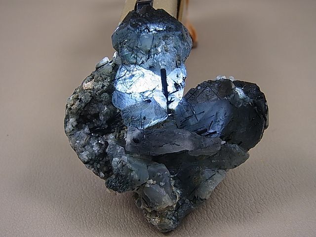 ブルーザギマウンテン水晶（エジリン/クローライト入り） 64.5g