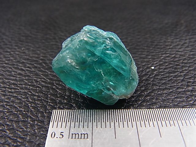 マダガスカル産宝石質ブルーアパタイト原石 8.1g - パーフェクト