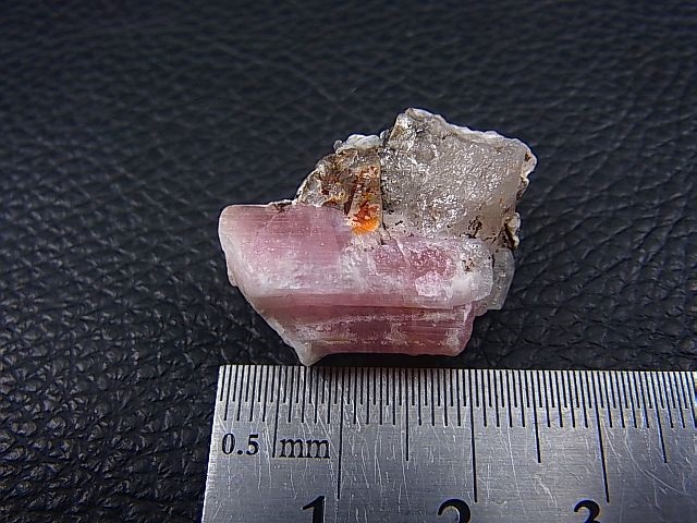 画像: アフガニスタン産ピンクトルマリン＆水晶原石 33.8カラット