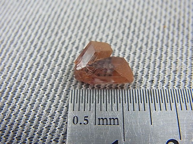画像: トルコ産カラーチェンジ双晶ダイアスポア原石 3.9カラット