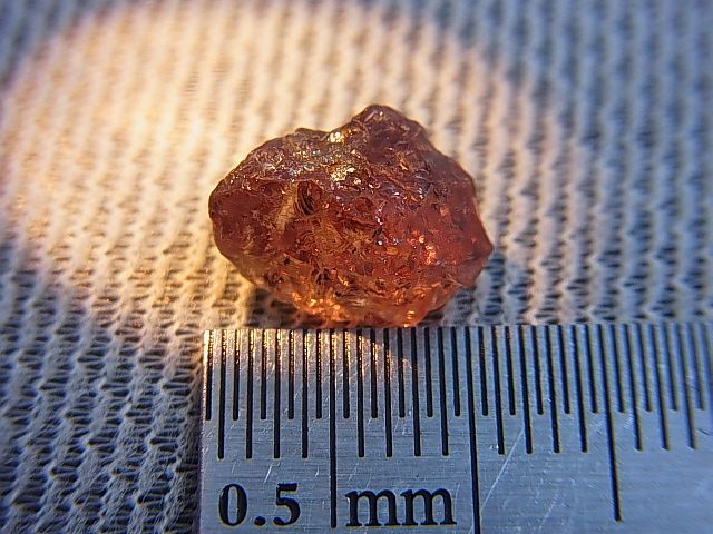 画像: ケニア産カラーチェンジガーネット原石（アレキタイプ） 4.1カラット