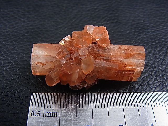 画像: ベルギー産アラゴナイト結晶原石 15.3g