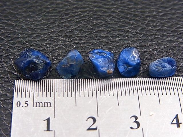 画像: ナイジェリア産非加熱サファイア原石（ブルー） 5点セット トータル 11.6カラット