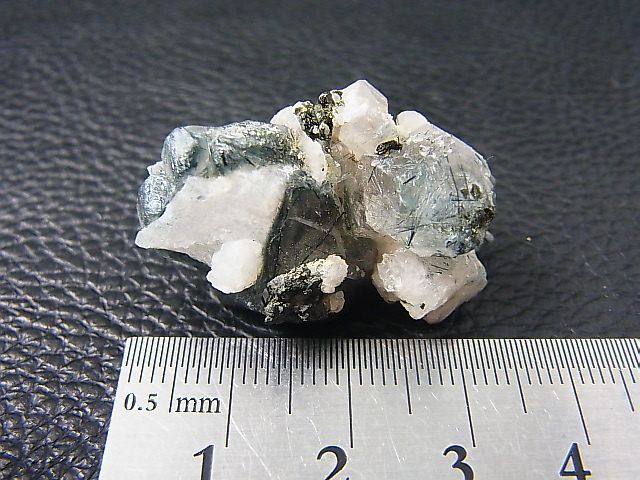 画像: ブルーザギマウンテン水晶（エジリン/ブラックトルマリン入り） 12.2g