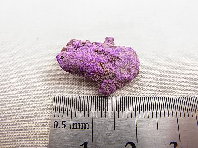 画像: 南アフリカ・チュワニン鉱山産ピンクスギライト原石 1.5g