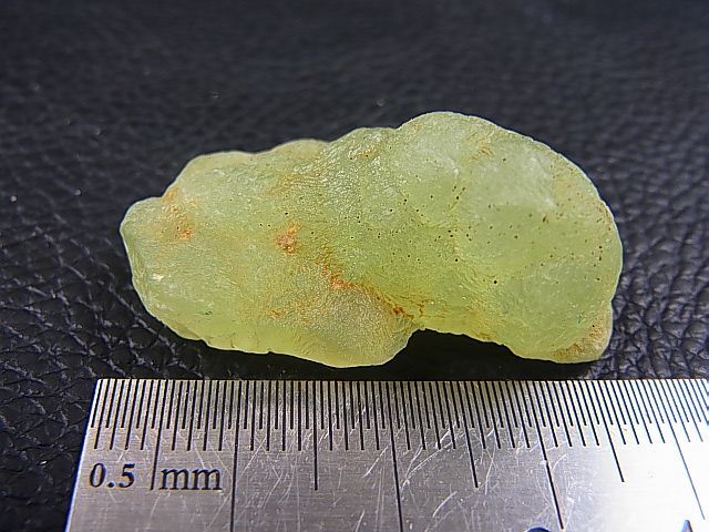 画像: パキスタン・カイバル産プレナイト原石 12.6g