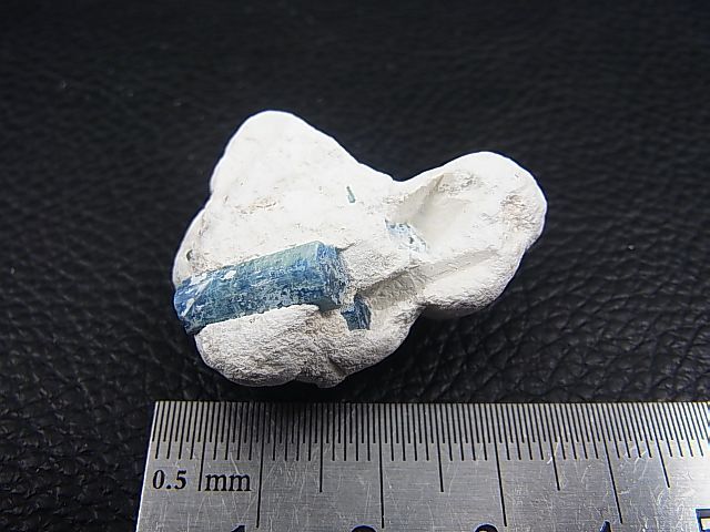 画像: ベトナム・タインホア産アクアマリン結晶付き原石 7.7g