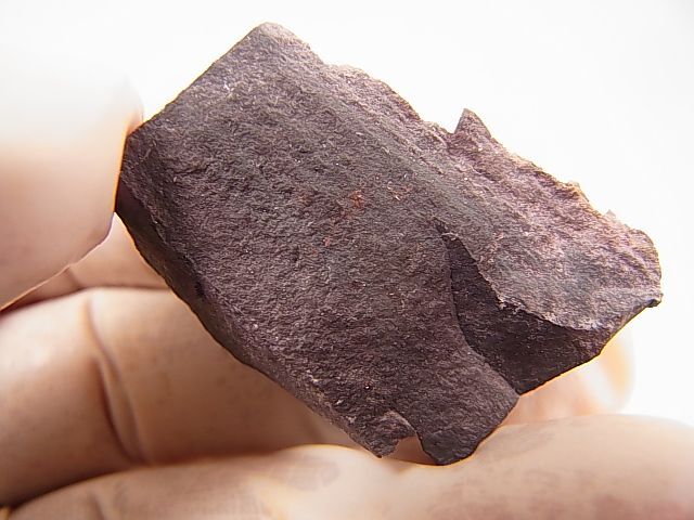 画像: 南アフリカ・チュワニン鉱山産ピンクスギライト原石 14.1g