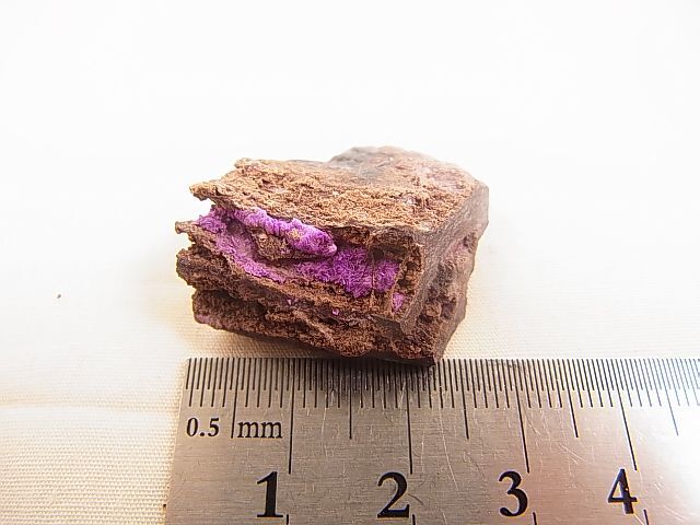 画像: 南アフリカ・チュワニン鉱山産ピンクスギライト原石 11.0g