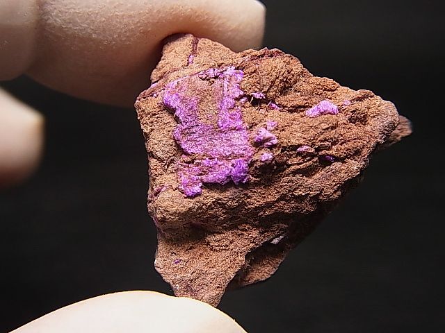 画像: 南アフリカ・チュワニン鉱山産ピンクスギライト原石 9.0g