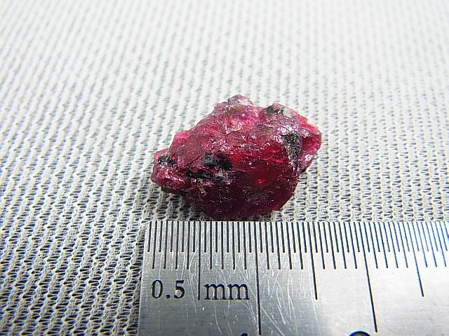 画像: コラ半島産ユーディアライト原石結晶 7.6カラット