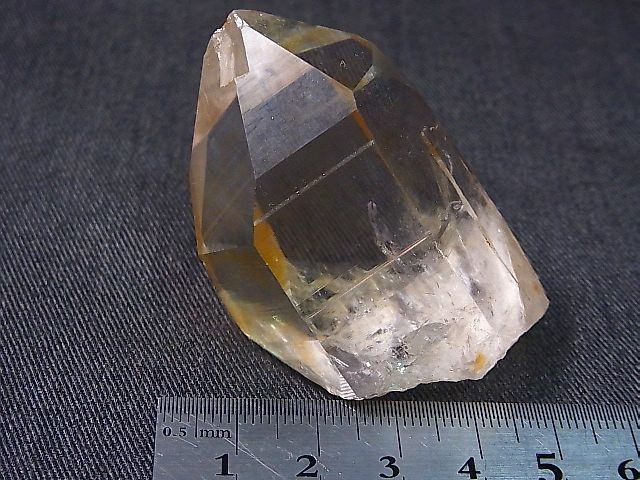 画像: ベトナム・ムーカンチャイ産ゴールデンヒーラー水晶ポイント（レコードキーパー付き） 83.9g