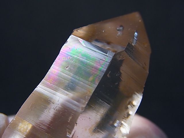 画像: ベトナム・ムーカンチャイ産ゴールデンヒーラー水晶ポイント（オーラ皮膜付き） 52.9g
