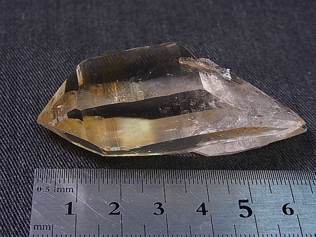 画像: ベトナム・ムーカンチャイ産ゴールデンヒーラー水晶ポイント（オーラ皮膜付き） 52.9g