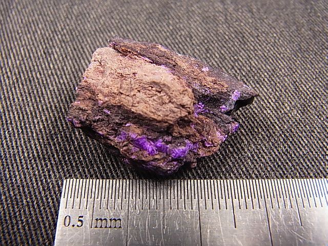 画像: 南アフリカ・チュワニン鉱山産ピンクスギライト原石 7.6g