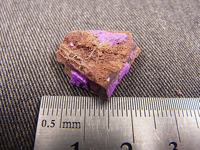 画像: 南アフリカ・チュワニン鉱山産ピンクスギライト原石 3.6g