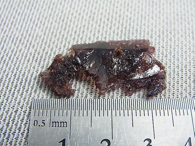 画像: ギルギット産エッチド・アキシナイト多色性原石 14.5カラット