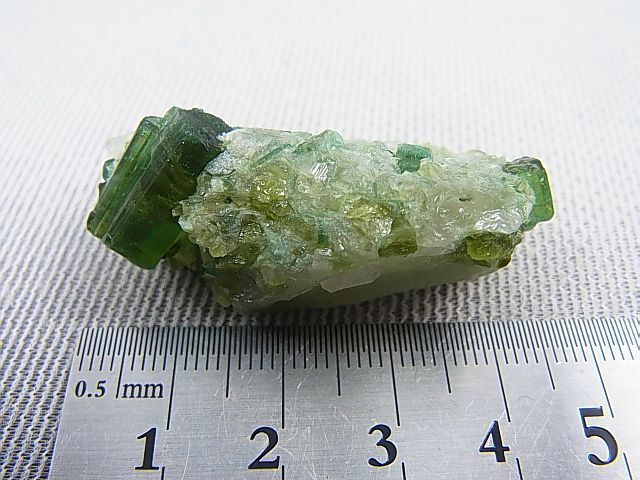 画像: ブラジル・クルゼーロ鉱山産グリーントルマリン群晶原石 99.2カラット