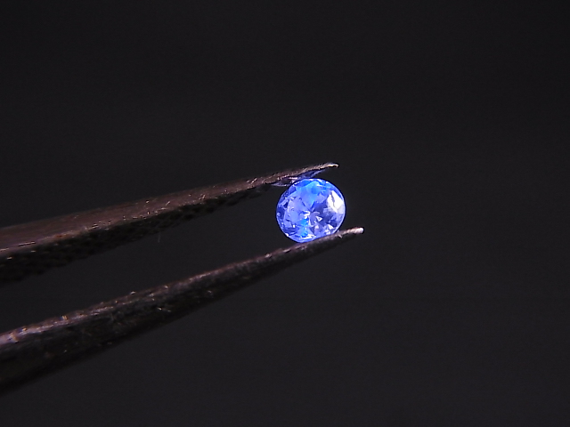 画像2: 天然ホワイトカラーダイヤモンド（蛍光ブルー）・ルース 0.07カラット