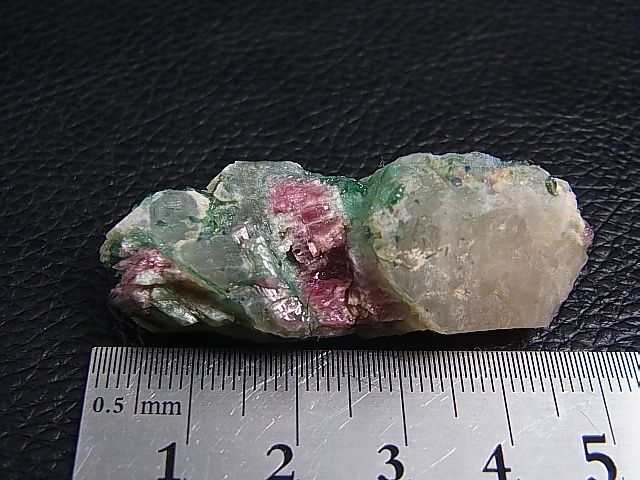 画像: ブラジル・クルゼーロ鉱山産バイカラートルマリン＆水晶原石 94.8カラット