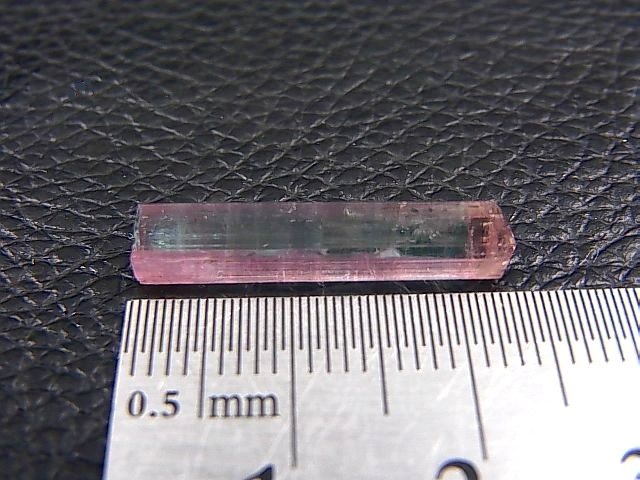 画像: ブラジル産バイカラートルマリン（ピンク＆ブルー）柱状結晶 5.1カラット