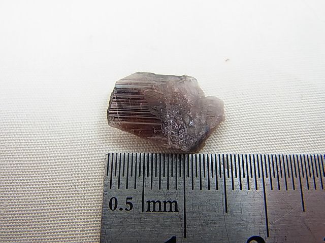 画像: ギルギット産ブルーティントアキシナイト結晶原石 4.8カラット