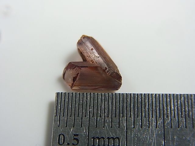 画像: トルコ産双晶ダイアスポア原石 1.8カラット