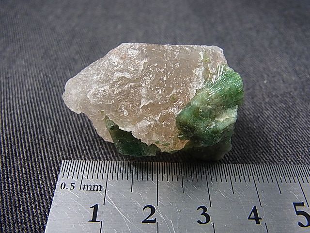 画像: ブラジル・クルゼーロ鉱山産グリーントルマリン＆水晶原石 106.3カラット