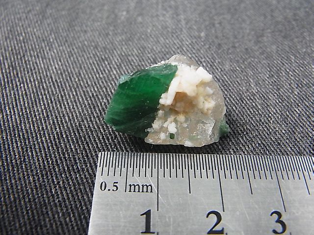 画像: ブラジル・クルゼーロ鉱山産グリーントルマリン＆水晶原石 27.6カラット