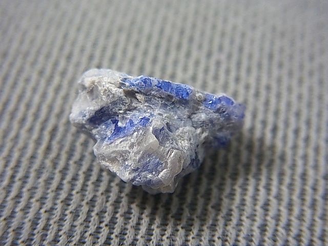 画像: ベトナムLuc Yen産コバルトスピネル原石結晶（蛍光） 11.4カラット