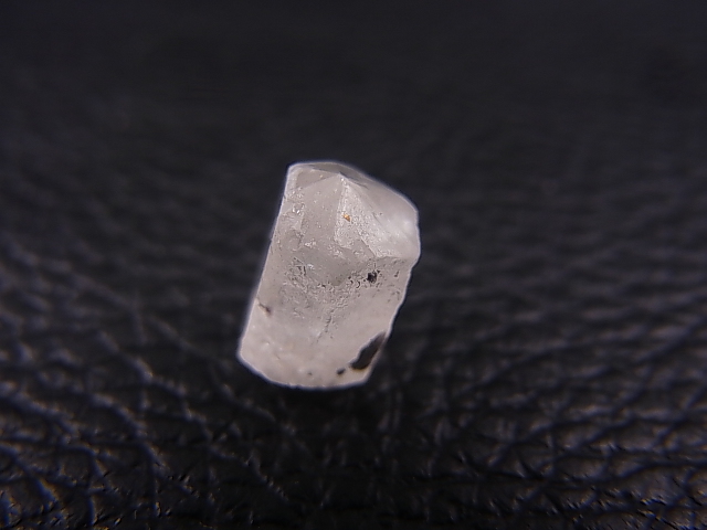 画像: ミャンマー産フェナカイト原石（弱蛍光） 3.3カラット
