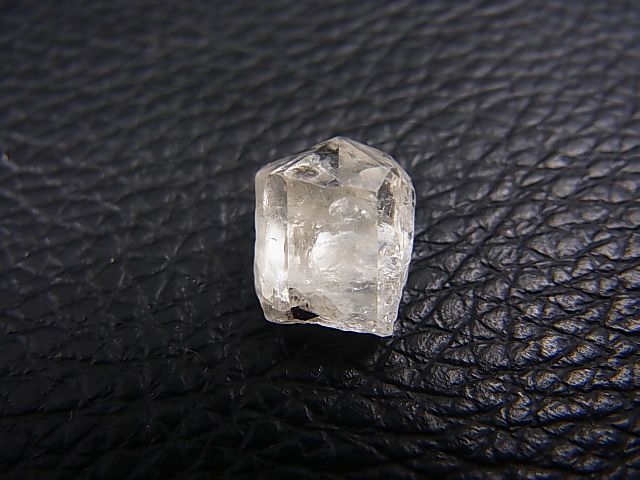画像: ミャンマー産フェナカイト原石（弱蛍光） 4.6カラット