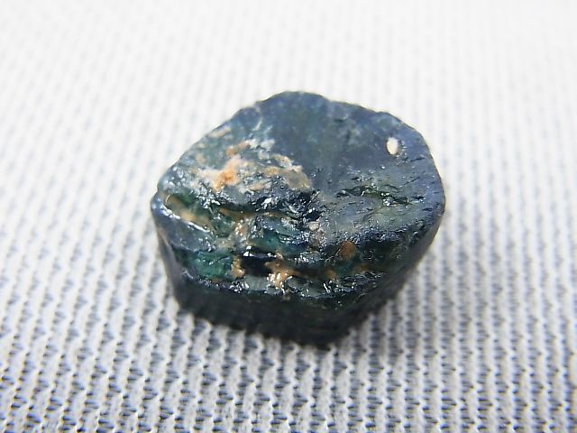 画像: ベトナム・ビントゥアン産ブルーグリーンサファイア原石（トラピチェ） 27.6カラット