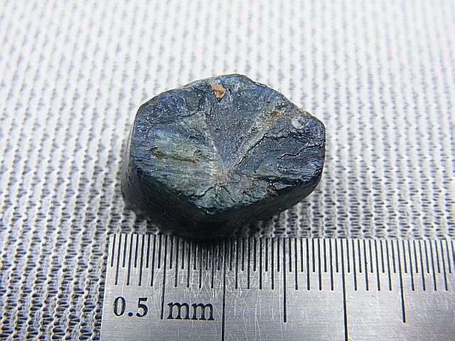 画像: ベトナム・ビントゥアン産ブルーグリーンサファイア原石（トラピチェ） 27.6カラット